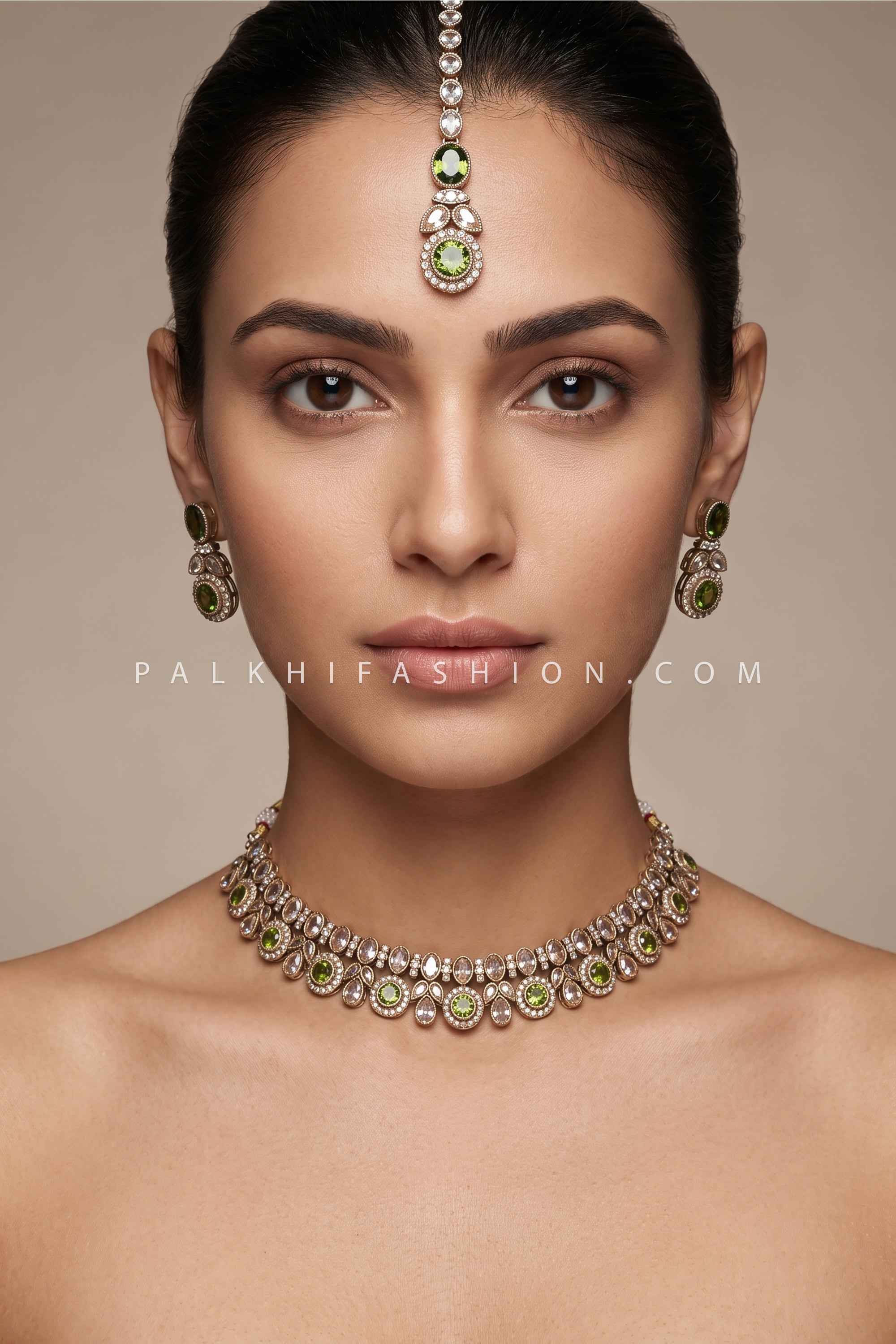 Exquisite Kundan-Inspired Multi-Tiered Necklace Set with Maang Tikka