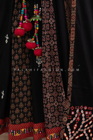 Black Premium Cotton Silk Chaniya Choli with Ajrakh & Mirror Work – Palkhi Fashion