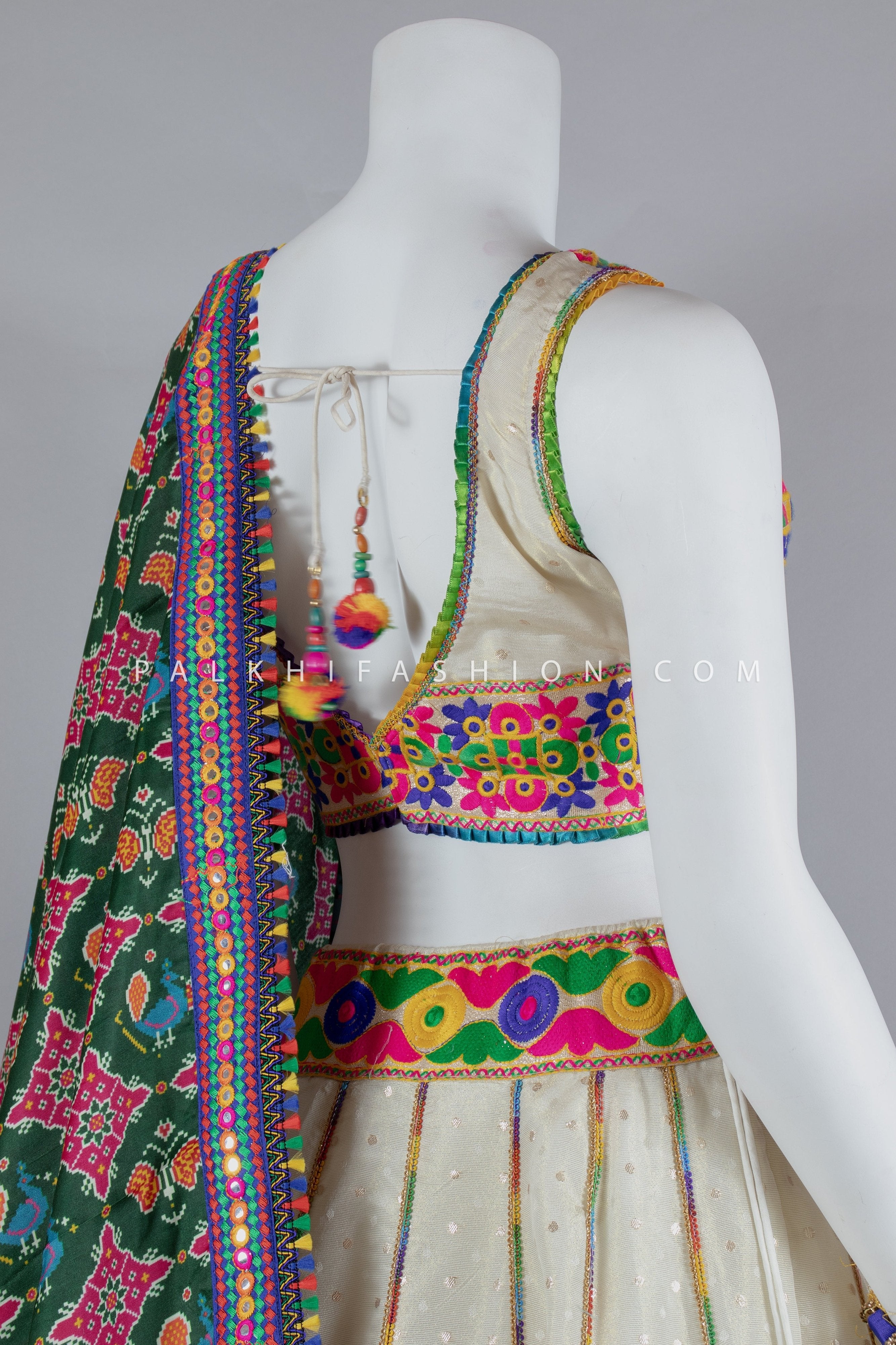 Elegant Cream Navratri Chaniya Choli with Gamthi & Thread Work – Palkhi Fashion