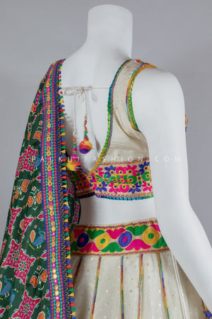 Elegant Cream Navratri Chaniya Choli with Gamthi & Thread Work – Palkhi Fashion