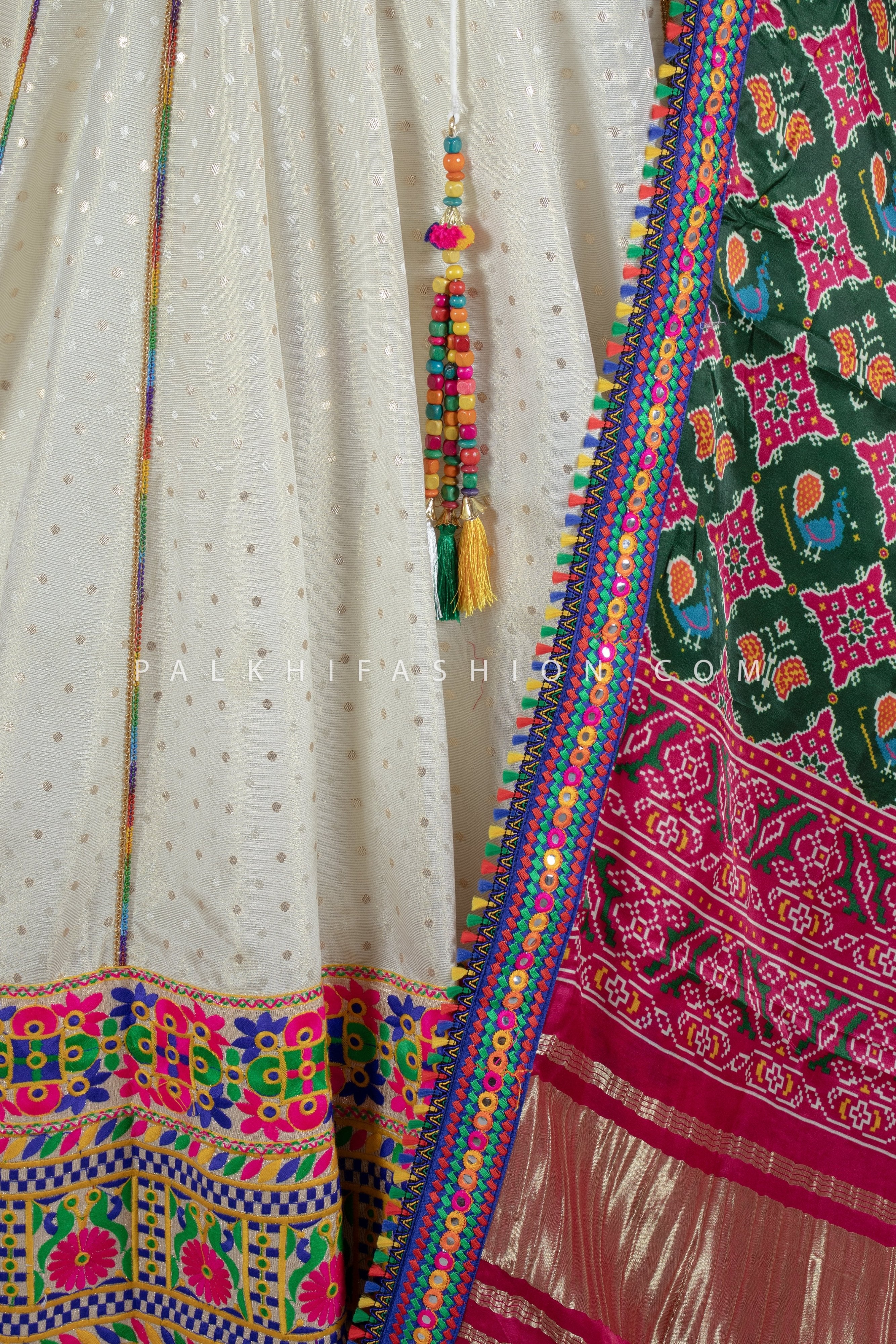 Elegant Cream Navratri Chaniya Choli with Gamthi & Thread Work – Palkhi Fashion