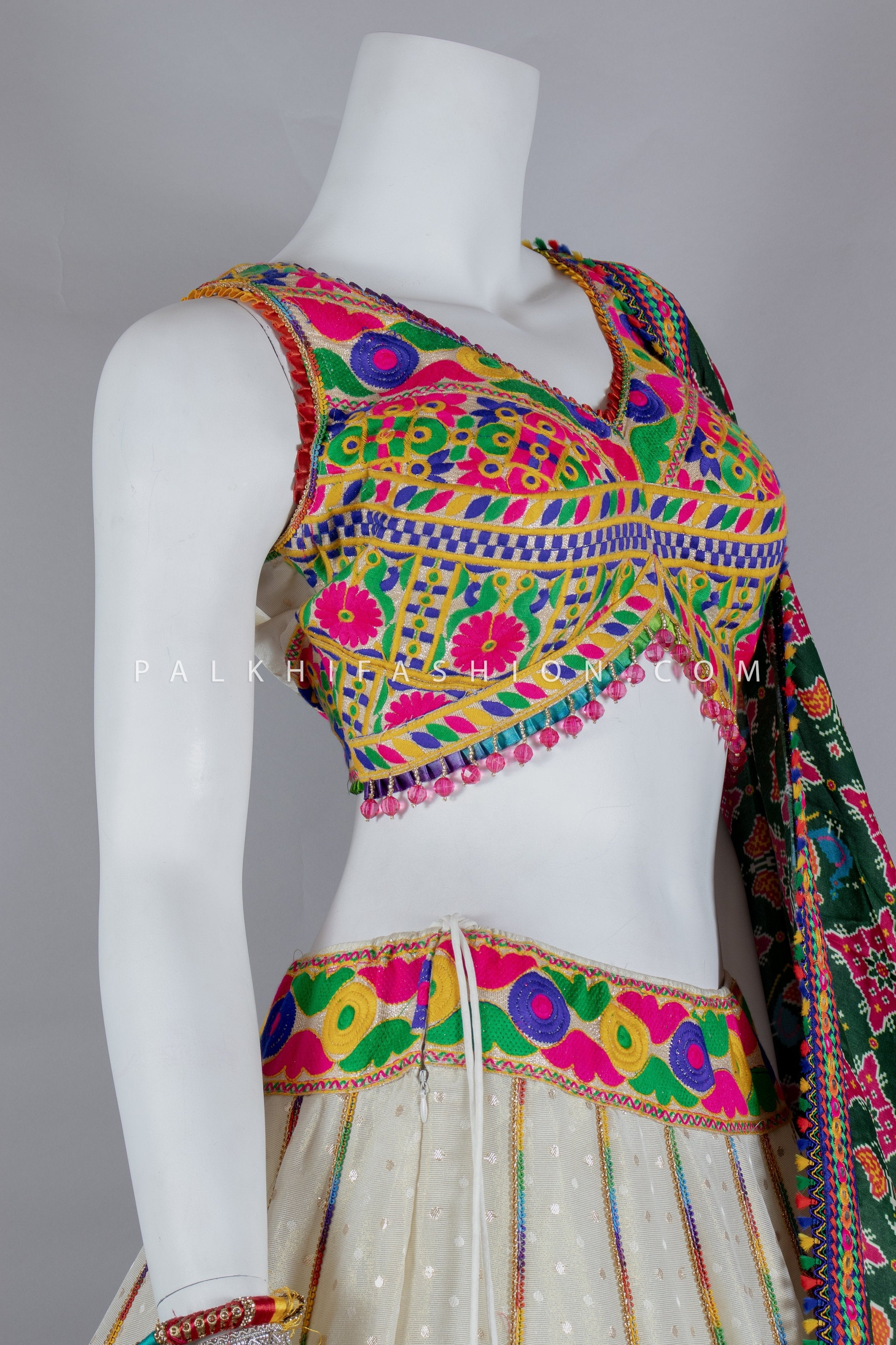 Elegant Cream Navratri Chaniya Choli with Gamthi & Thread Work – Palkhi Fashion