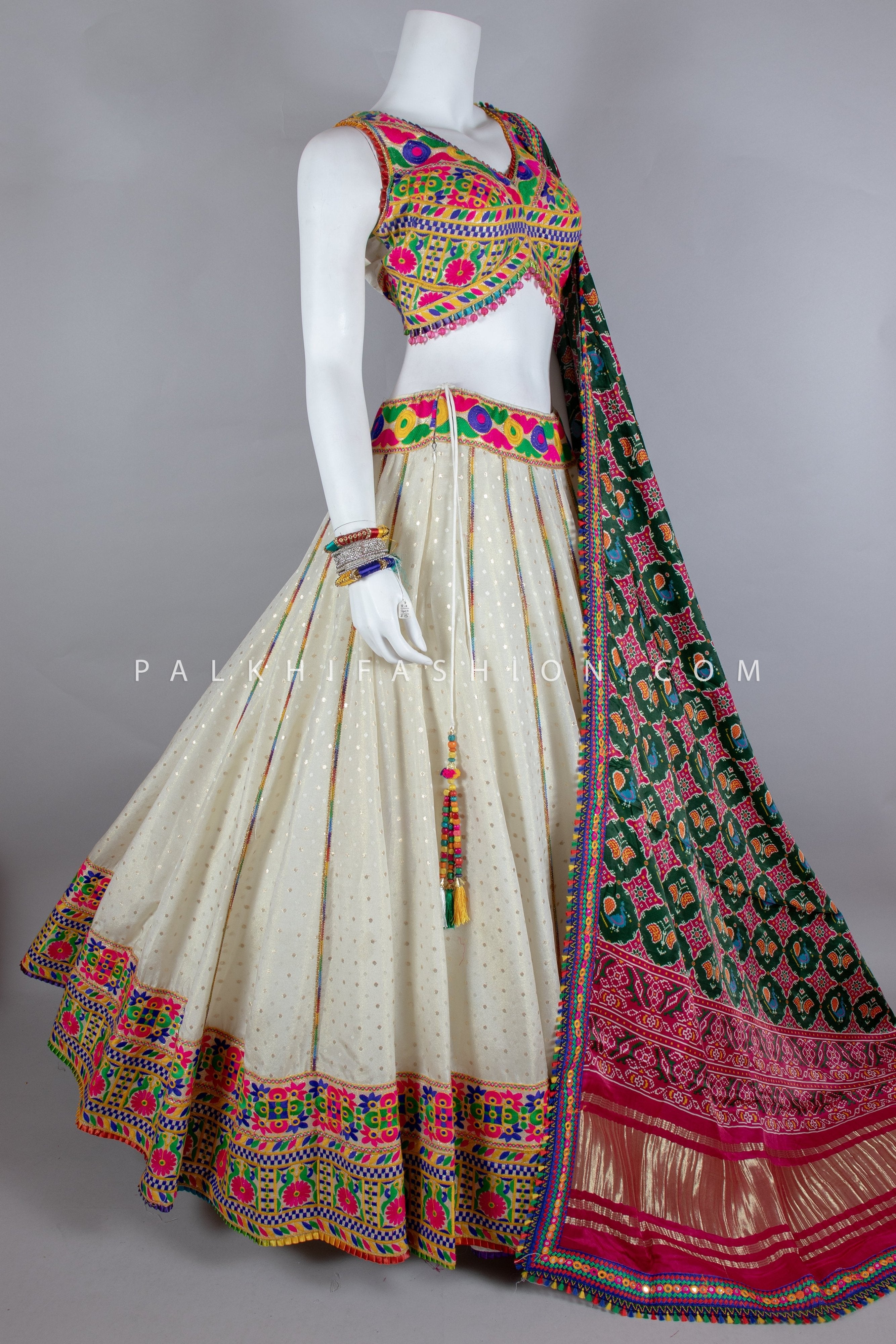 Elegant Cream Navratri Chaniya Choli with Gamthi & Thread Work – Palkhi Fashion