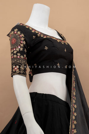 Ethnic Elegance: Black Navratri Chaniya Choli with Gaji Silk Dupatta – Palkhi Fashion