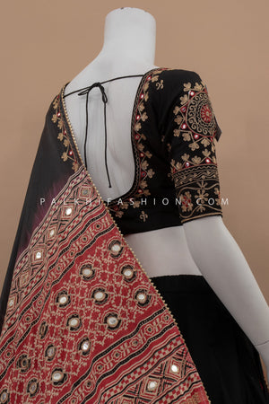 Ethnic Elegance: Black Navratri Chaniya Choli with Gaji Silk Dupatta – Palkhi Fashion