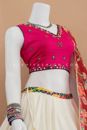 Festive Elegance: Black & Pink Chaniya Choli with Multicolor Bandhani Dupatta – Palkhi Fashion