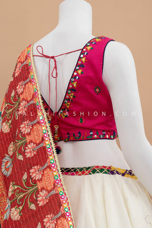 Festive Elegance: Black & Pink Chaniya Choli with Multicolor Bandhani Dupatta – Palkhi Fashion