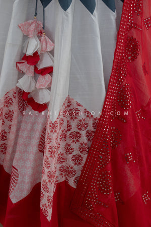 Mulmul Magic: Modern Twist Chaniya Choli with Designer Blouse – Palkhi Fashion