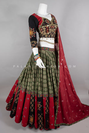 Multicolor Navratri Chaniya Choli Set with Traditional Work – Palkhi Fashion