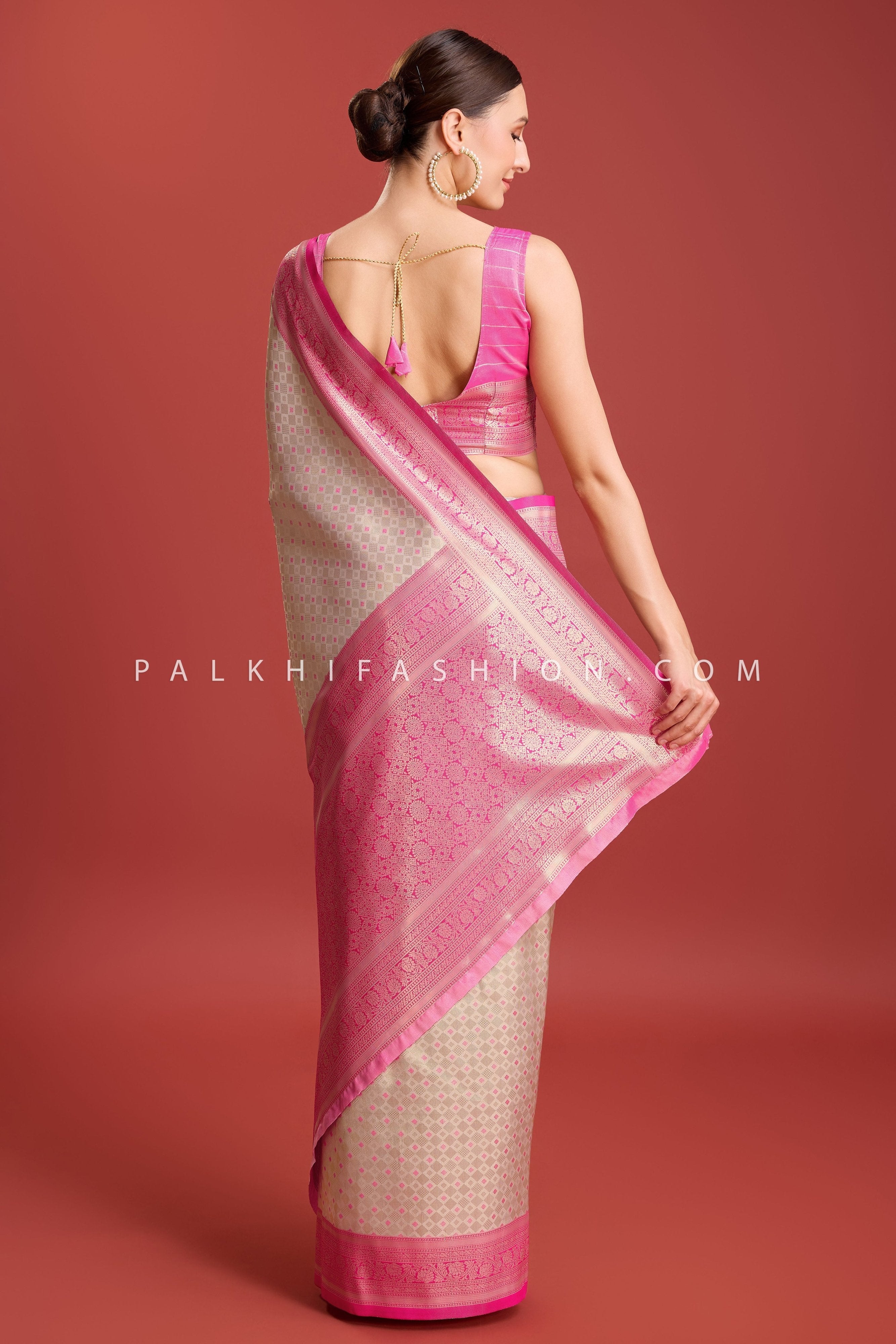 Off - White & Pink Kanjivaram Silk Saree with Elegant Weaving – Palkhi Fashion