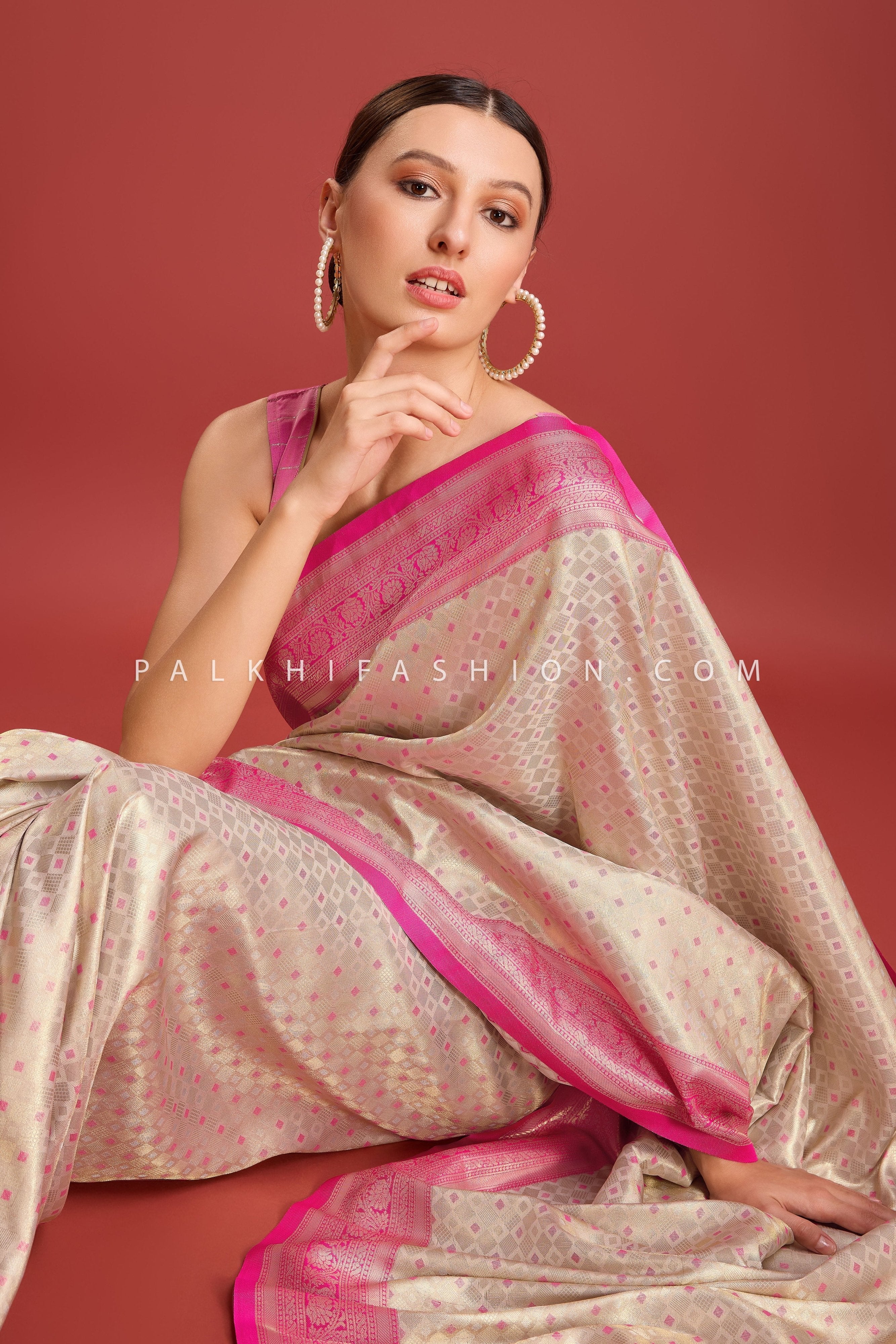 Off - White & Pink Kanjivaram Silk Saree with Elegant Weaving – Palkhi Fashion