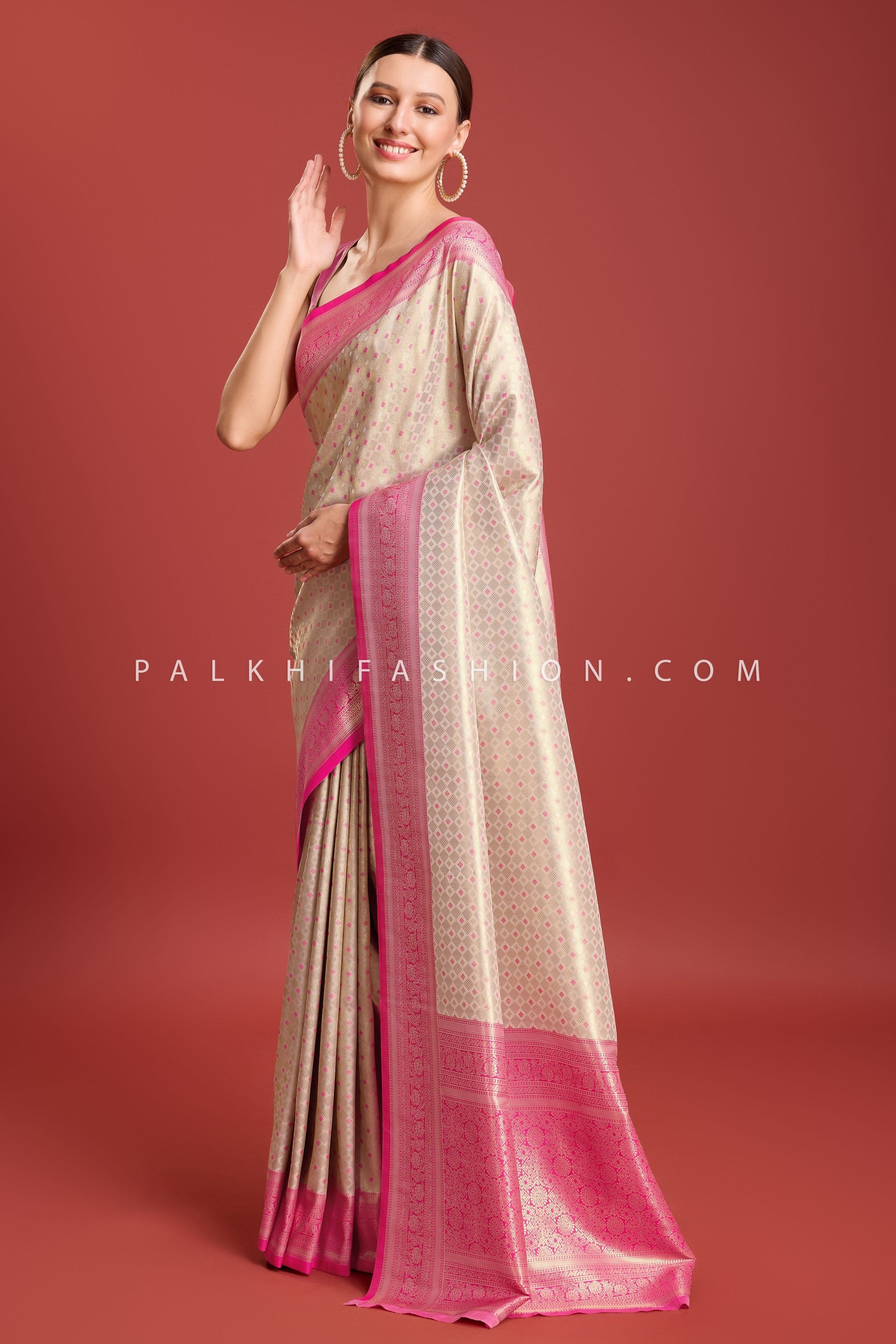 Off - White & Pink Kanjivaram Silk Saree with Elegant Weaving – Palkhi Fashion
