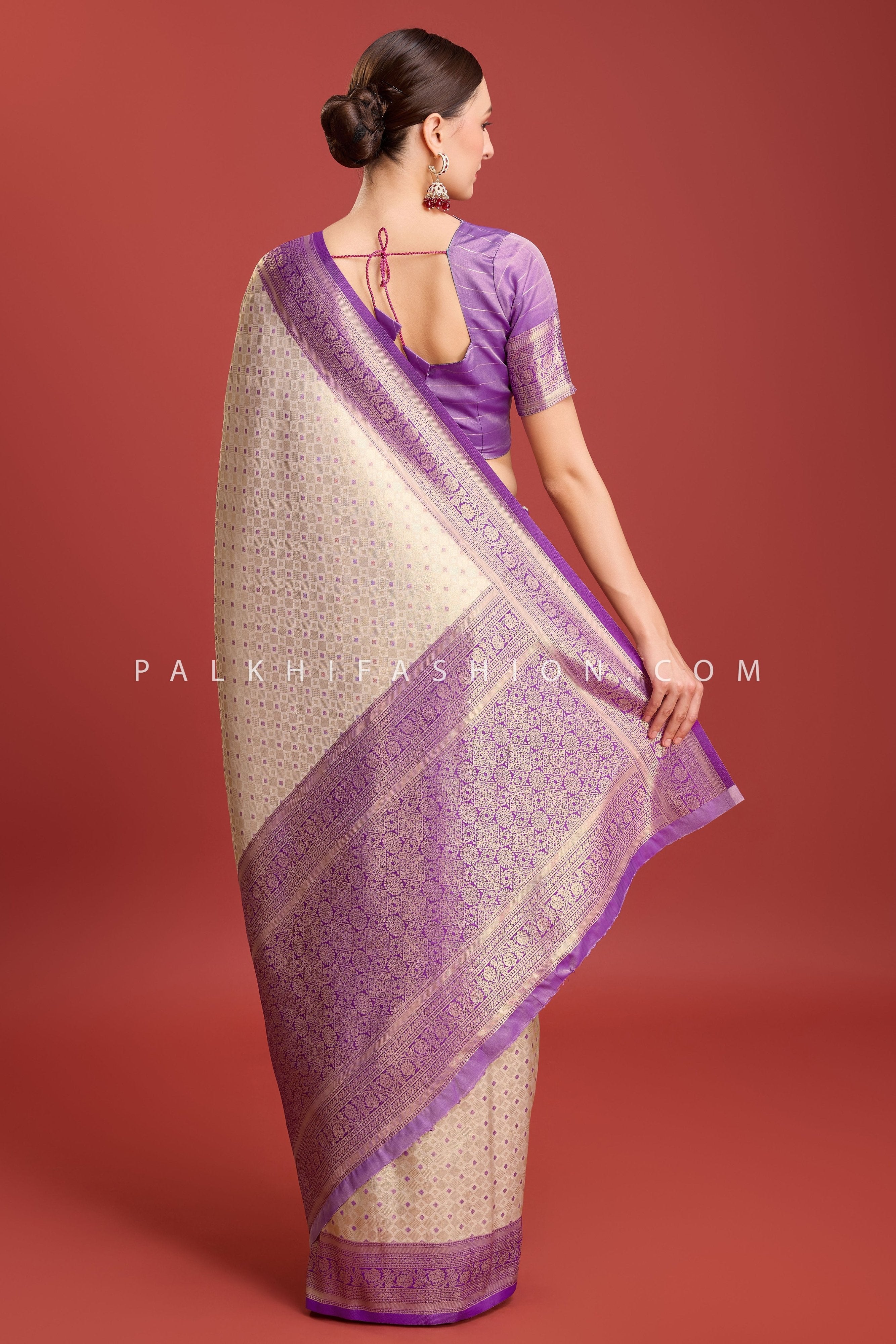 Off - White & Purple Kanjivaram Silk Saree with Elegant Weaving – Palkhi Fashion