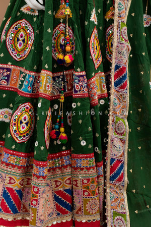 💚 Regal Splendor: Emerald Green Navratri Chaniya Choli Set with Handwork – Palkhi Fashion