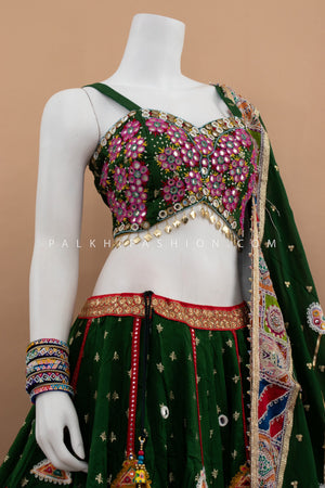 💚 Regal Splendor: Emerald Green Navratri Chaniya Choli Set with Handwork – Palkhi Fashion