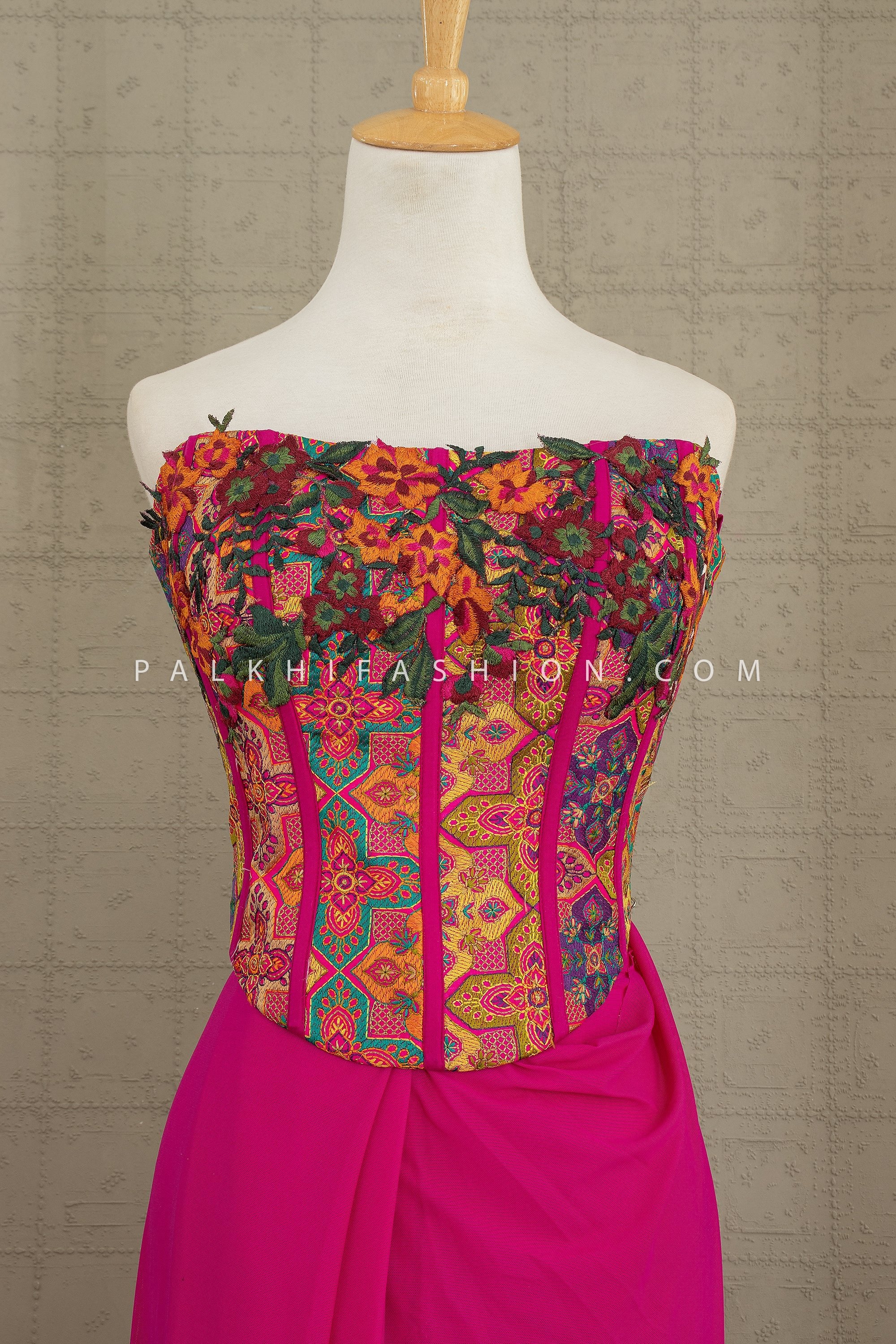 Runway Rebel: Pink Sculpt Corset Pre - Pleated Designer Saree – Palkhi Fashion