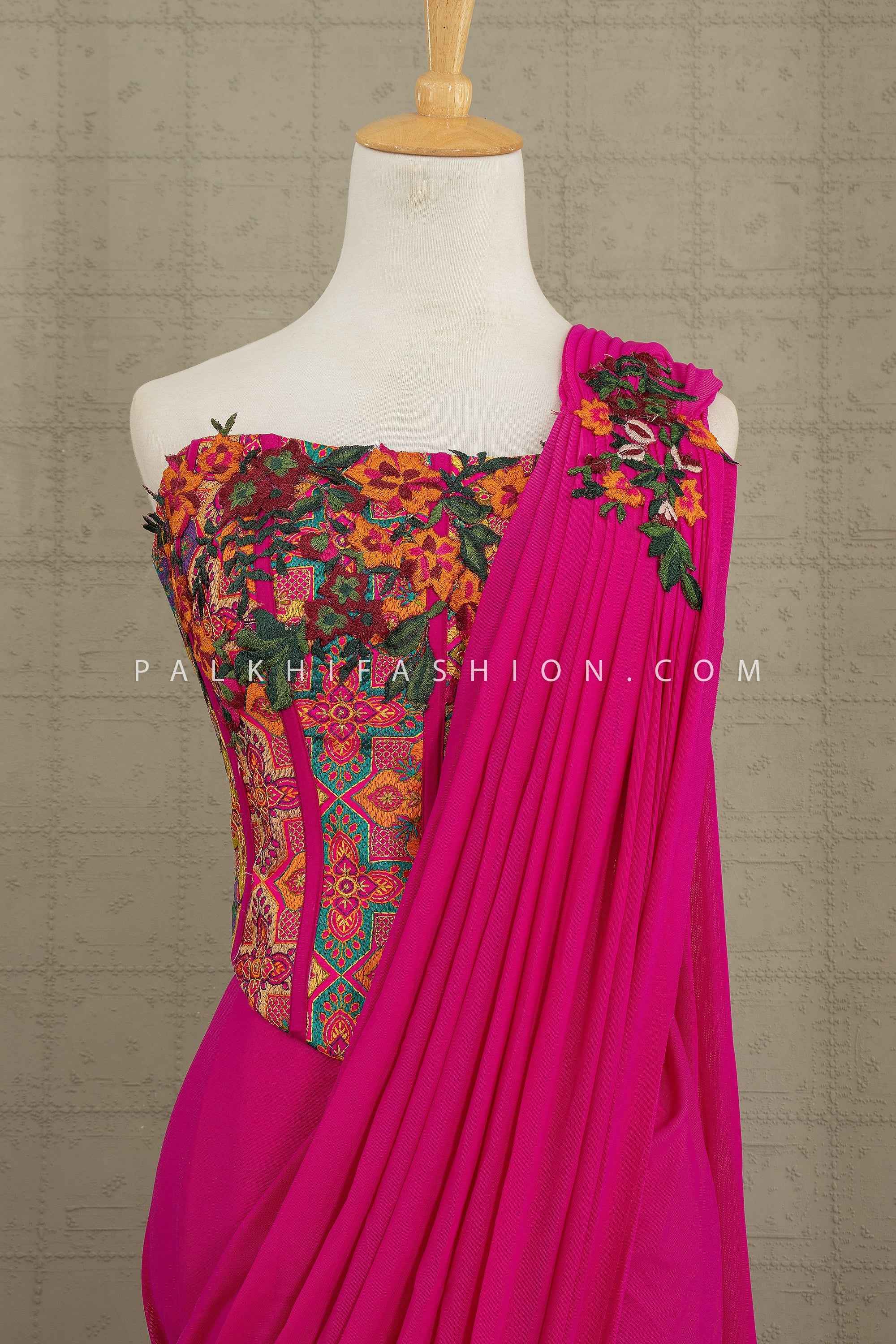 Runway Rebel: Pink Sculpt Corset Pre-Pleated Designer Saree – Palkhi Fashion