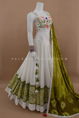 White Navratri Chaniya Choli with Attractive Blouse & Dupatta – Palkhi Fashion