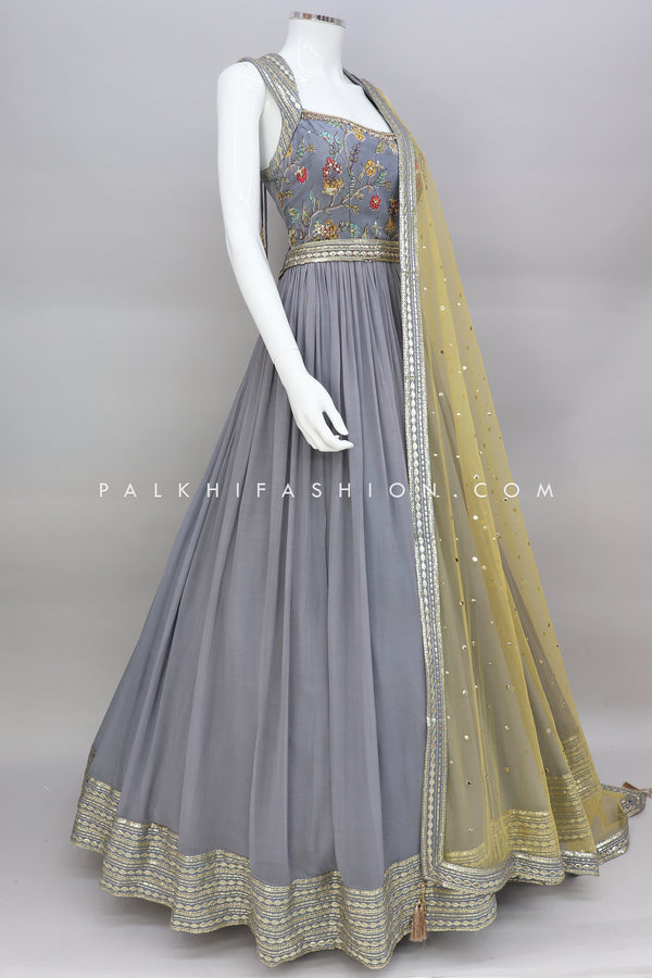 Captivate in a Stunning Grey Indian Outfit with Exquisite Detailing