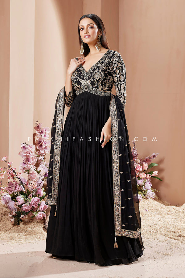 Designer Black Indian Outfit – Exquisite Threadwork & Handcrafted Details