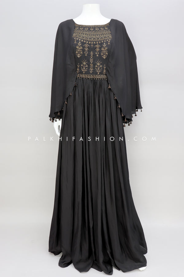 Staggering Black Indian Outfit With Appealing Style