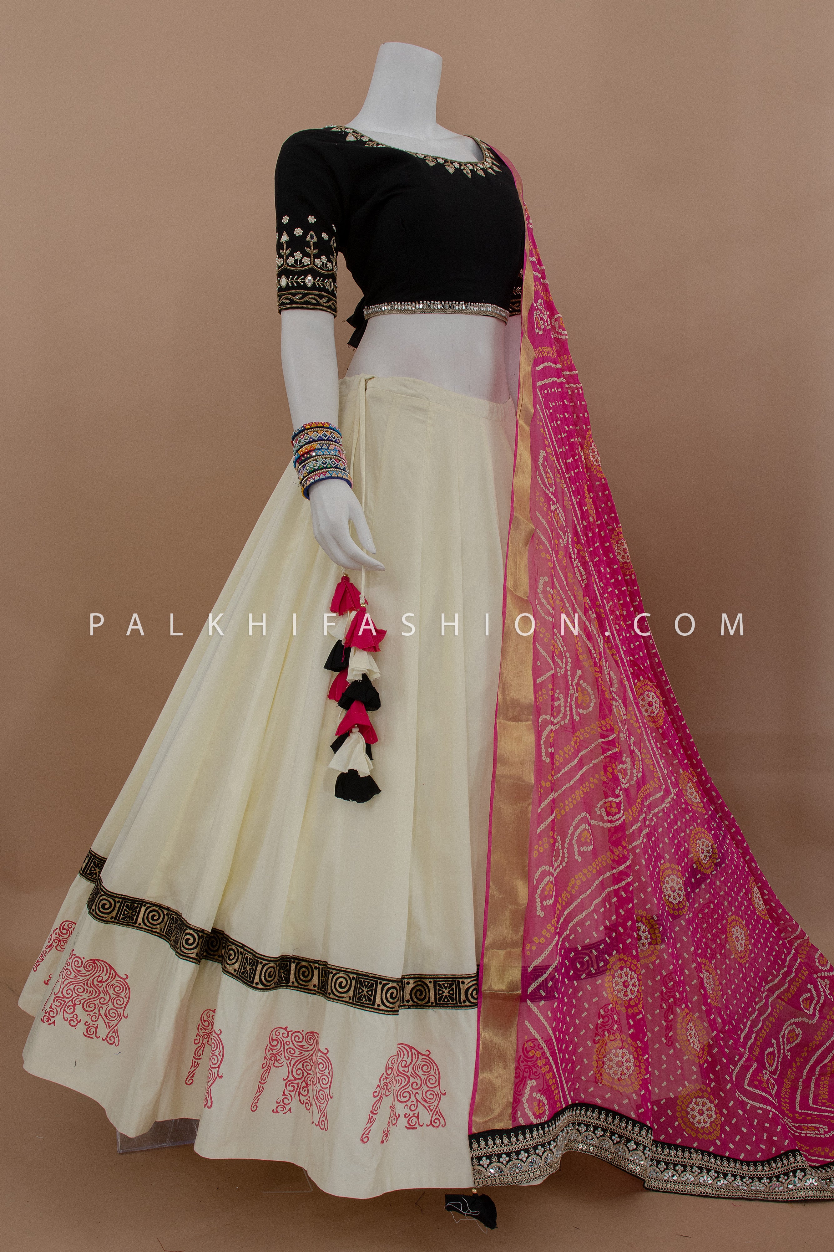 Noir Elegance: Off-White & Black Chaniya Choli with Pink Bandhani Dupatta – Palkhi Fashion