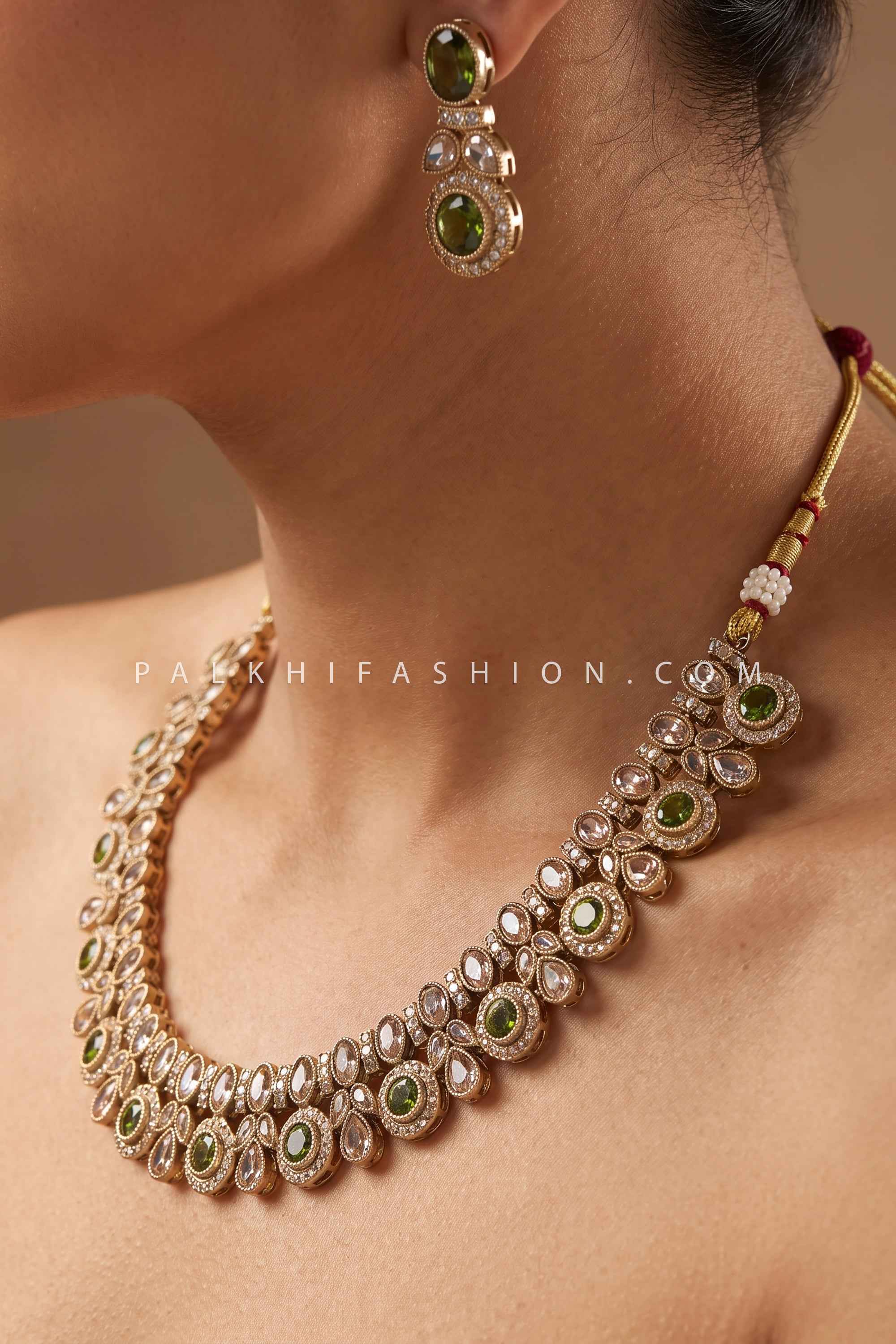Exquisite Kundan-Inspired Multi-Tiered Necklace Set with Maang Tikka