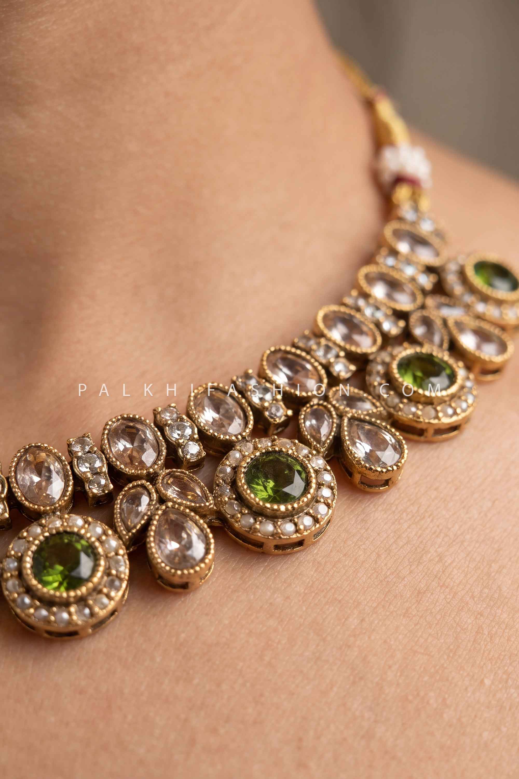 Exquisite Kundan-Inspired Multi-Tiered Necklace Set with Maang Tikka