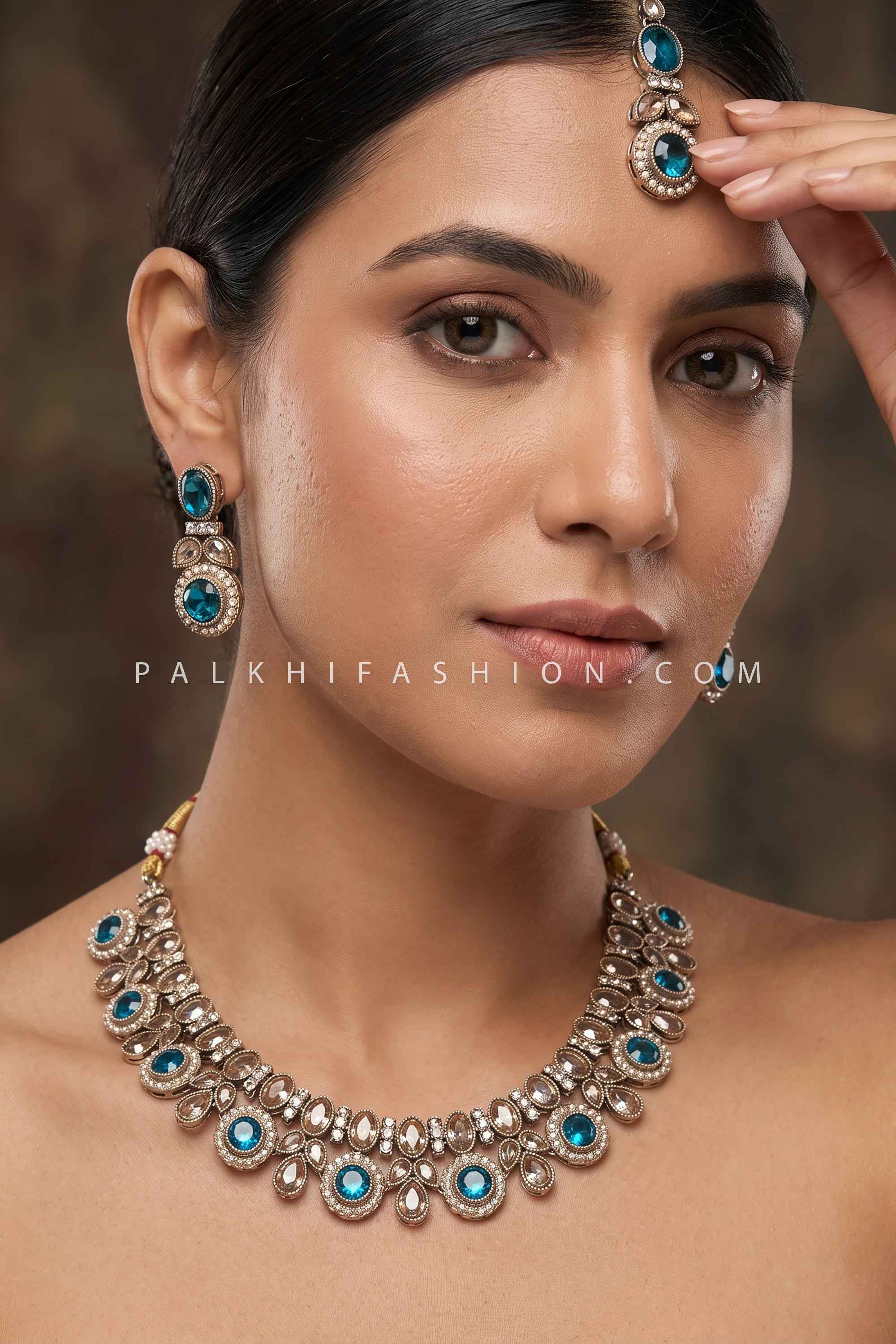 Exquisite Kundan-Inspired Multi-Tiered Necklace Set with Maang Tikka