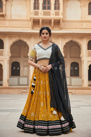 💛 Desert Marigold: Mirrorlit Garba Glow Bandhani Navratri Chaniya Choli – Palkhi Fashion