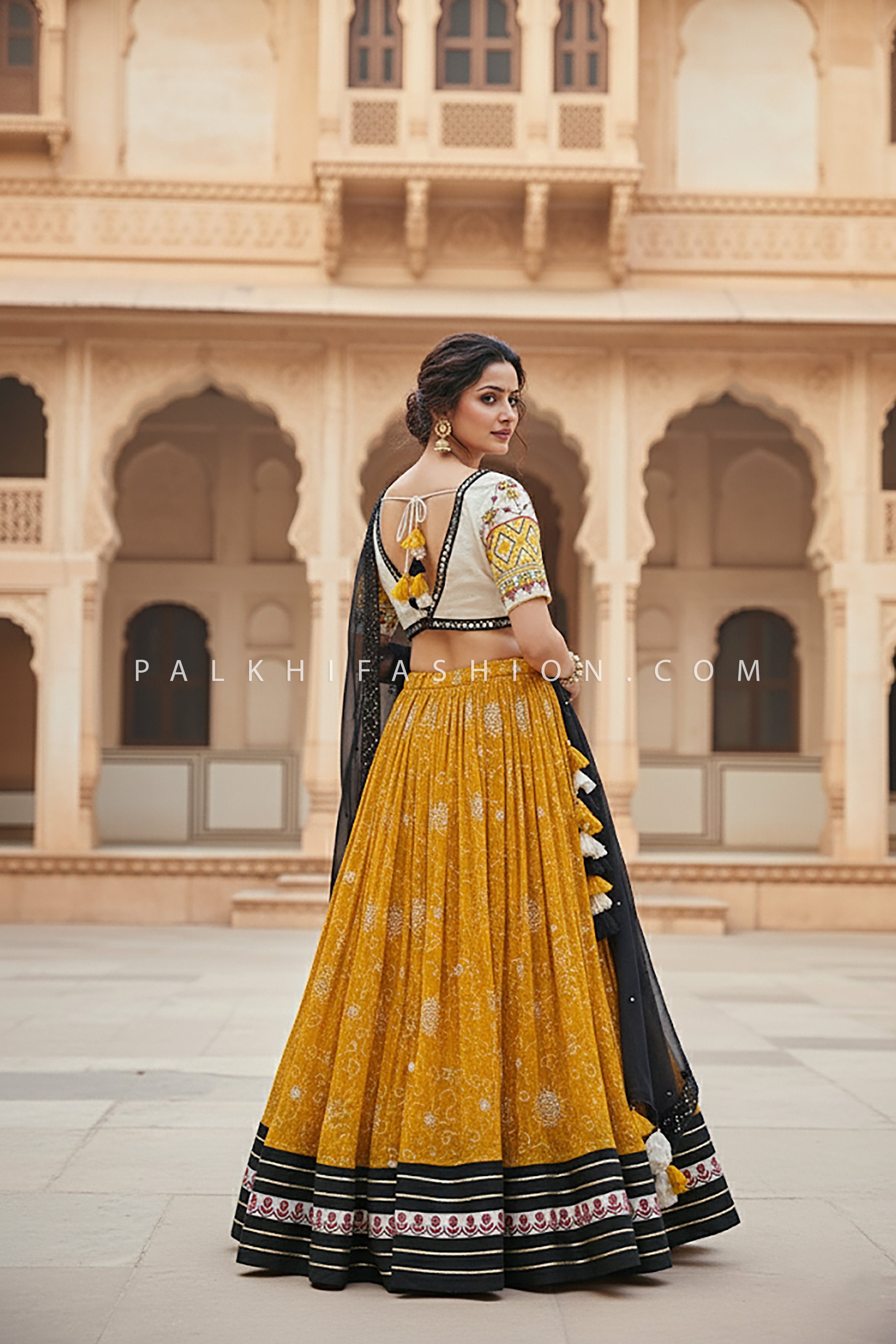 💛 Desert Marigold: Mirrorlit Garba Glow Bandhani Navratri Chaniya Choli – Palkhi Fashion