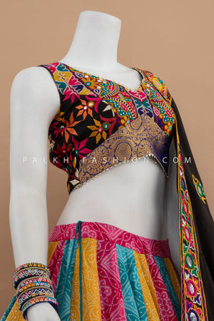 🌟 Garba Majesty: A Spin of Color & Culture | 12 Meter Full Flair Chaniya Choli Set – Palkhi Fashion