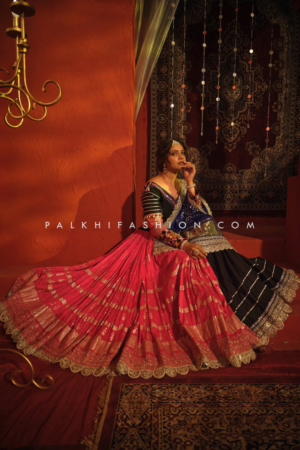 Bold & Beautiful Navratri Chaniya Choli With Appealing Work