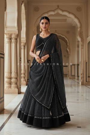 🖤 Midnight Mirage: Black Leheriya Navratri Chaniya Choli with Mirror Work – Palkhi Fashion