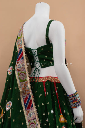 💚 Regal Splendor: Emerald Green Navratri Chaniya Choli Set with Handwork – Palkhi Fashion
