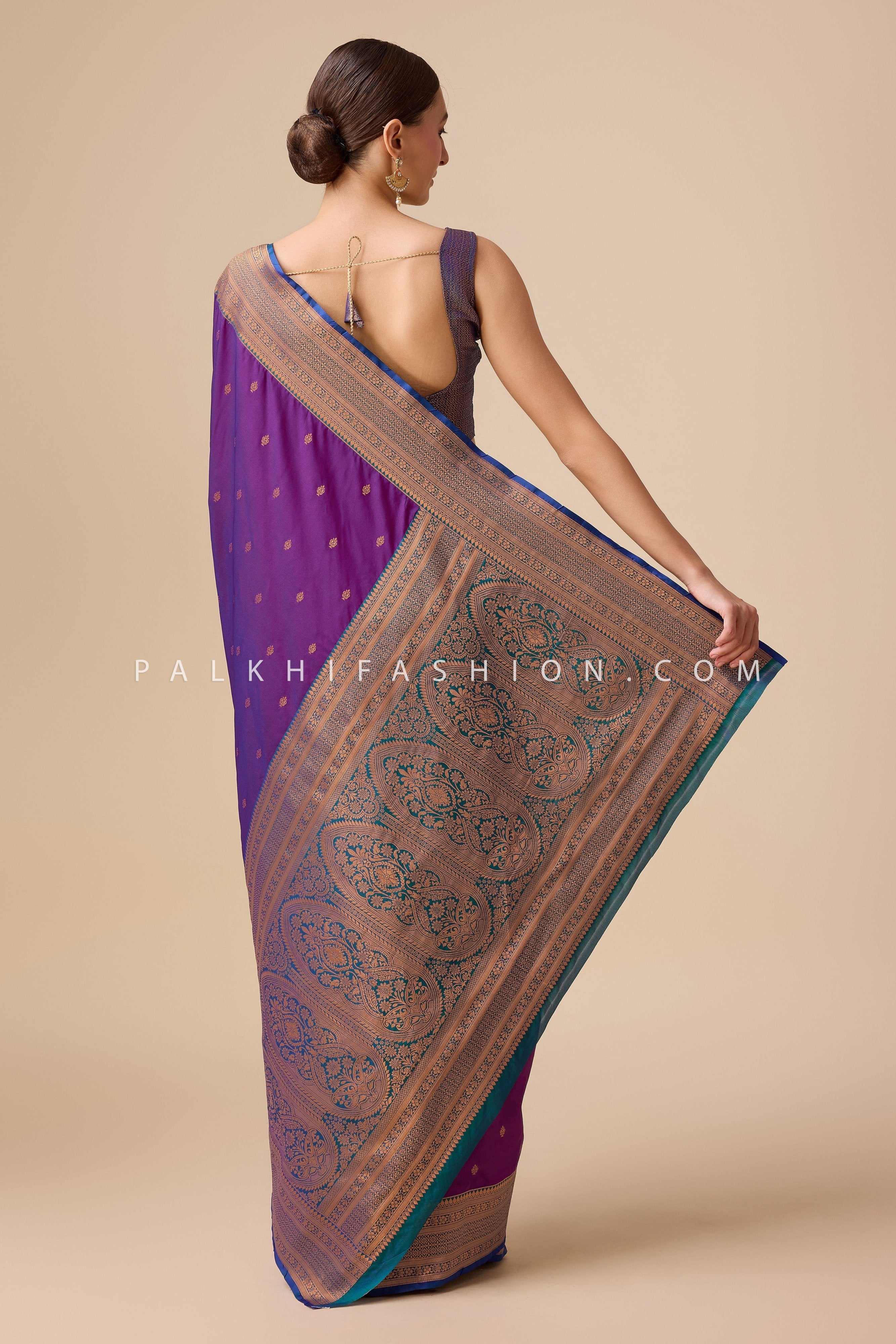 Royal Purple Kanjivaram Silk Saree with Contrasting Blouse – Palkhi Fashion